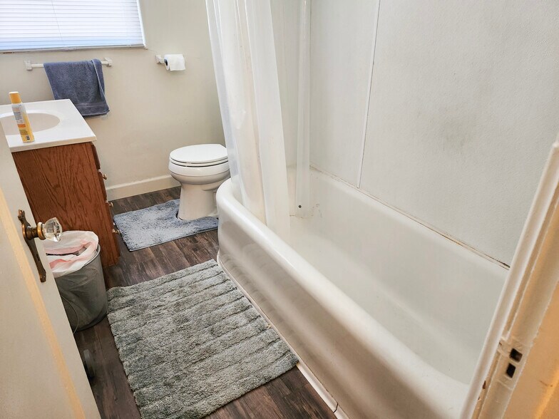 More Photos Of 823-825 Wheeler St, Santa Rosa Apartments For Sale