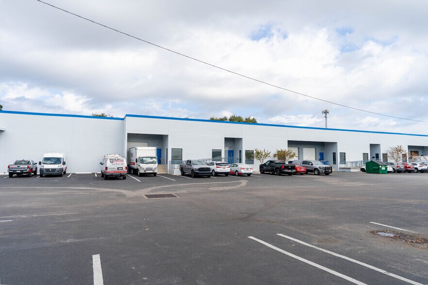 Primary Photo Of 5501-5519 Pioneer Park Blvd, Tampa Distribution For Lease