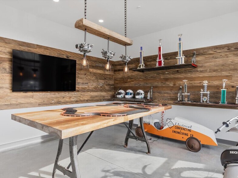 More Photos Of 6701 Dominion Garages Ave, Woodford Specialty For Sale