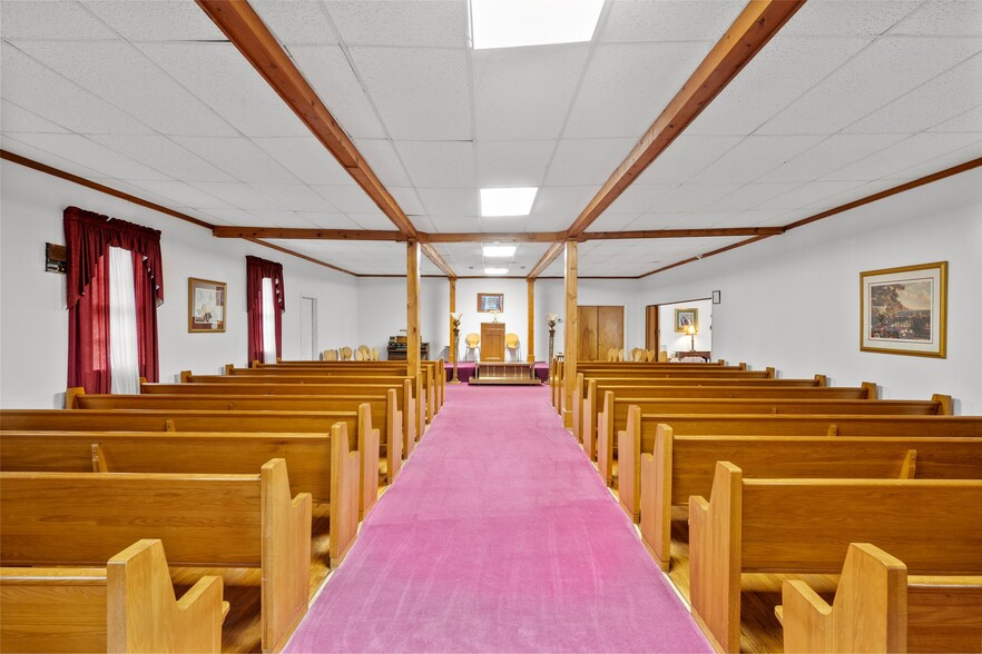 More Photos Of 1401 S Fant St, Anderson Funeral Home For Sale