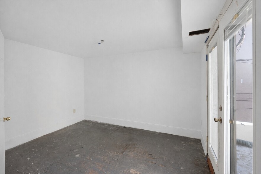 More Photos Of 916 Blagden Aly NW, Washington Flex For Sale