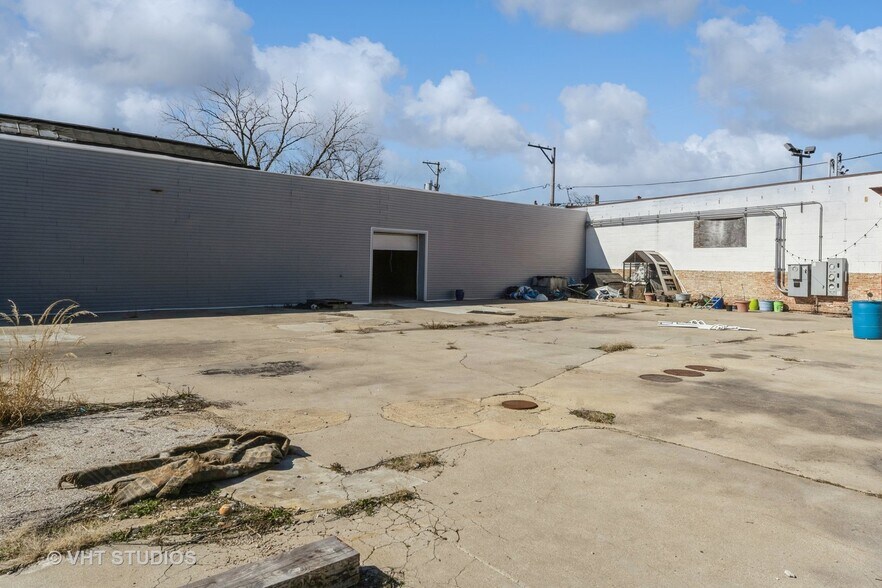 More Photos Of 4040 W Ogden Ave, Chicago Manufacturing For Lease