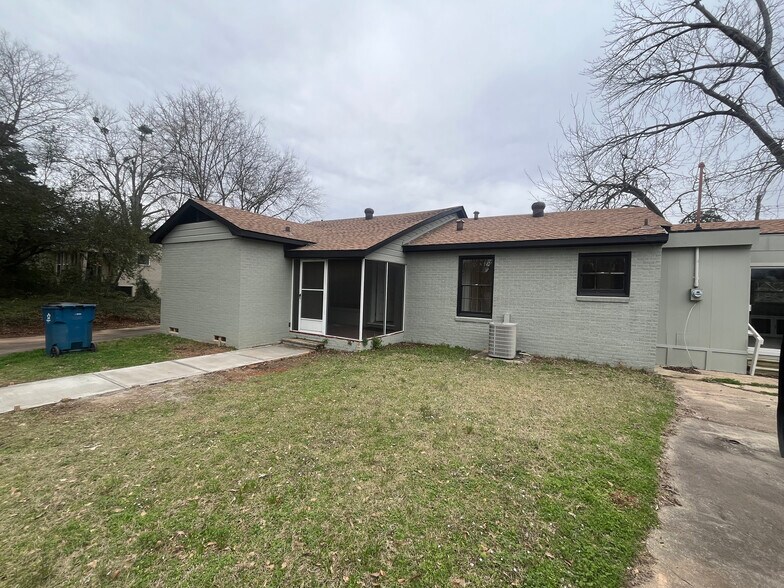 More Photos Of 404 N Henderson Blvd, Kilgore Office For Lease