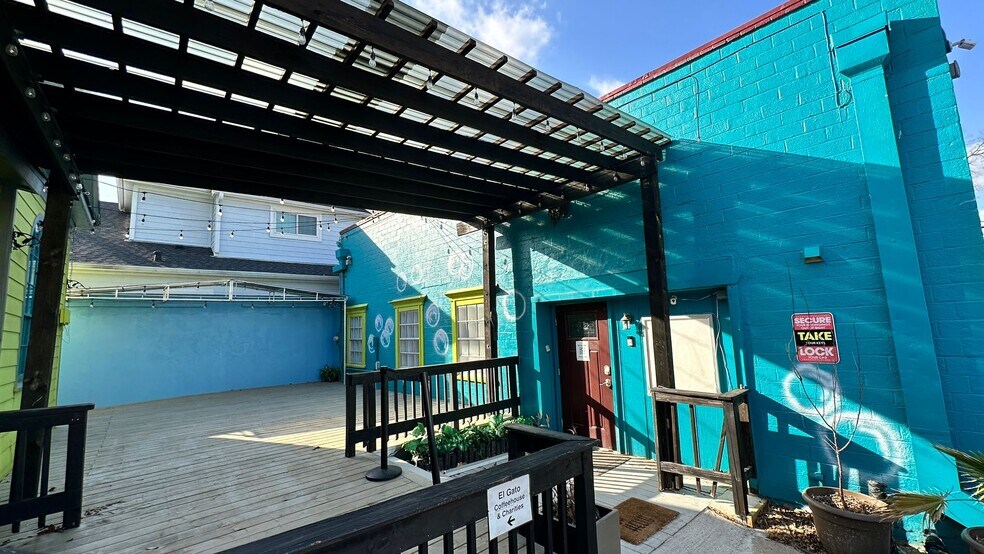 More Photos Of 508 Pecore St, Houston Freestanding For Lease