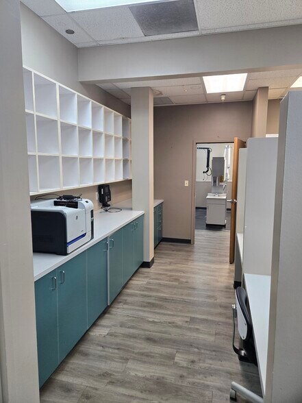 More Photos Of 4321-4335 S Buckley Rd, Aurora General Retail For Lease