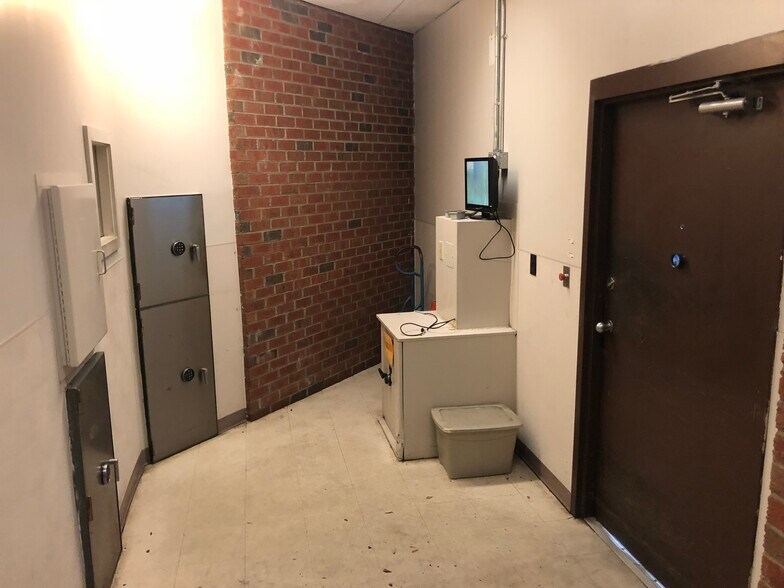 More Photos Of 100 W Russell St, Fayetteville Medical For Lease