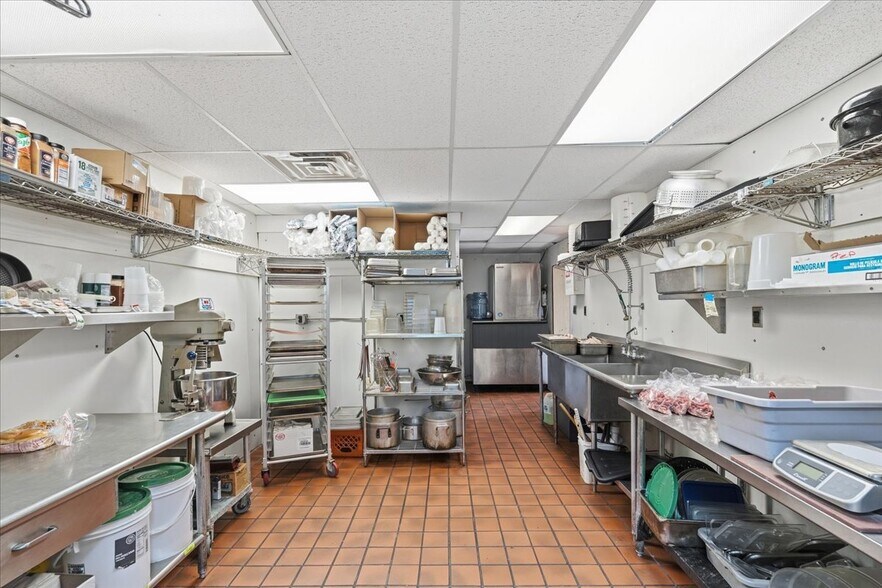 More Photos Of 318 New York Ave, Rochester Sports And Entertainment For Sale