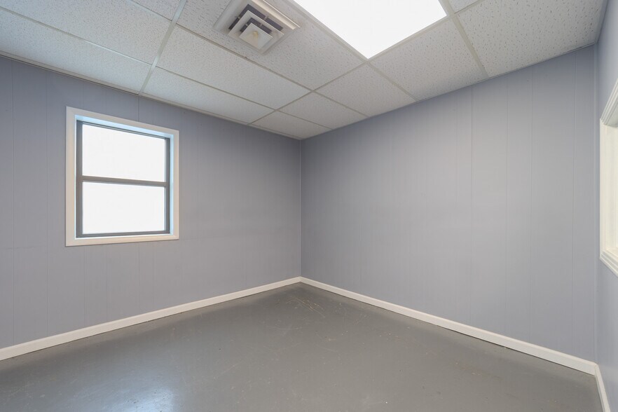 More Photos Of 99 Marion St, Clarksville Freestanding For Lease