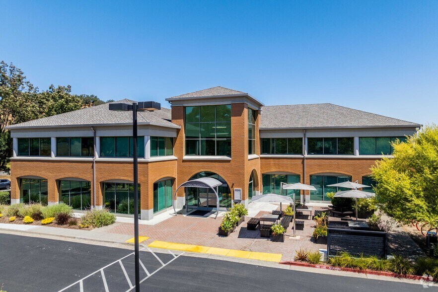More Photos Of 1 McInnis Pky, San Rafael Office For Lease