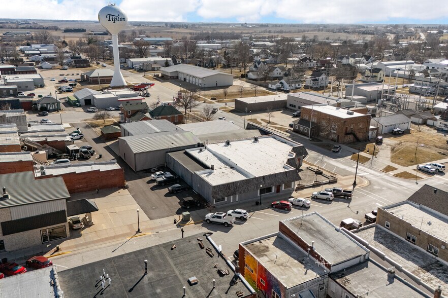 More Photos Of 121 W 5th St, Tipton Showroom For Sale