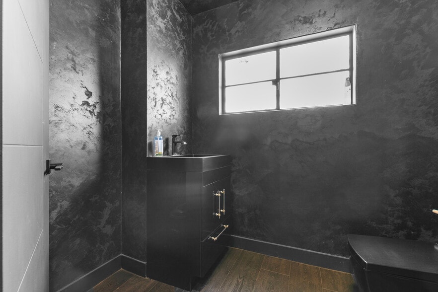 More Photos Of 7554 Clybourn Ave, Sun Valley Warehouse For Sale