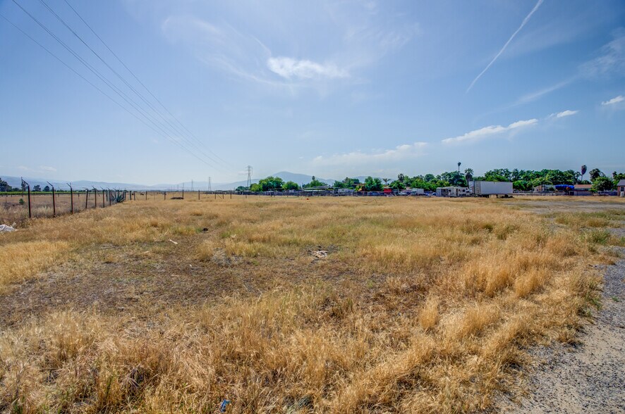 More Photos Of 5915 Weedpatch Hwy, Bakersfield Apartments For Sale