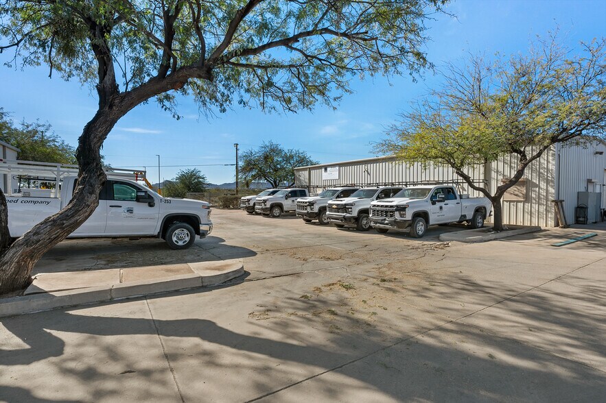 More Photos Of 3200 W Diamond St, Tucson Warehouse For Lease