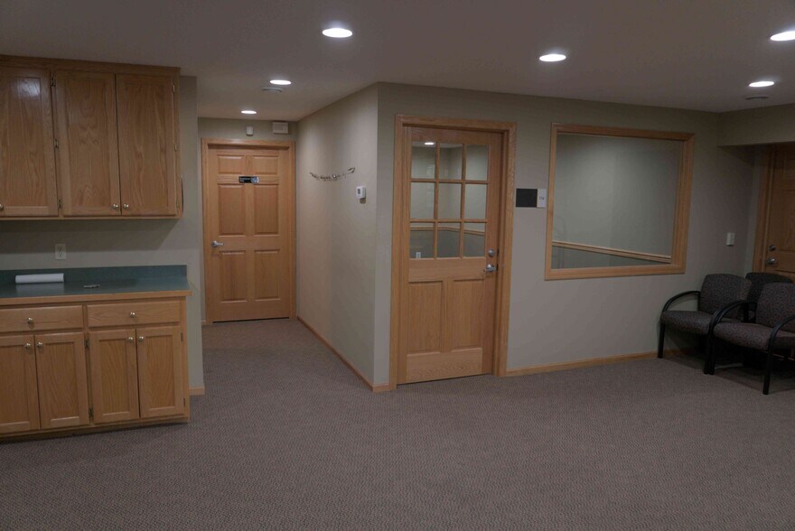 More Photos Of 8925-8929 Aztec Dr, Eden Prairie Office For Lease