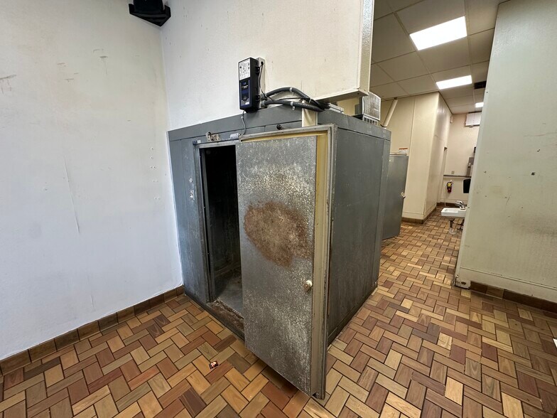 More Photos Of 823-841 Nc 24 27 Byp E, Albemarle Department Store For Lease