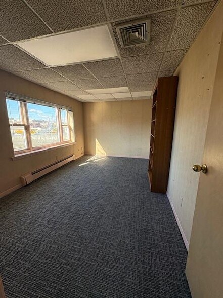 More Photos Of 128 Front St, Mineola Office For Lease