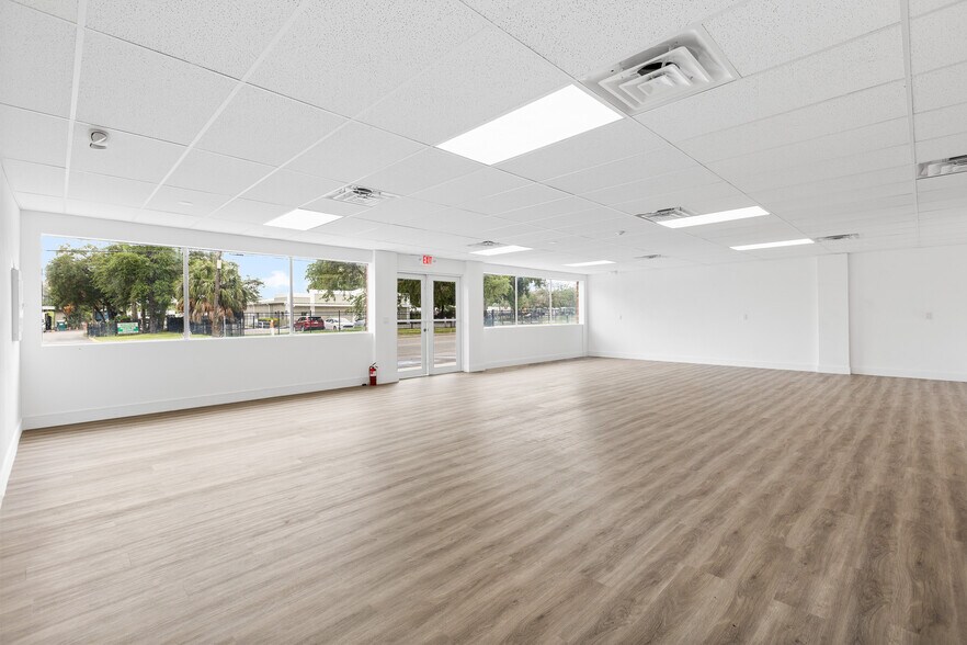 More Photos Of 7604 Broadway Ave, Tampa Freestanding For Lease