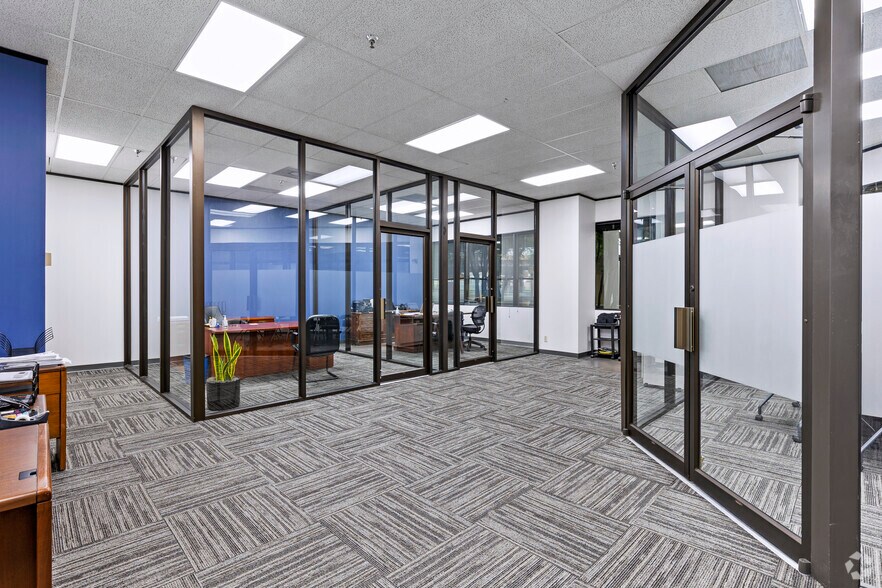 More Photos Of 2711 Lyndon B Johnson Fwy, Dallas Office For Lease