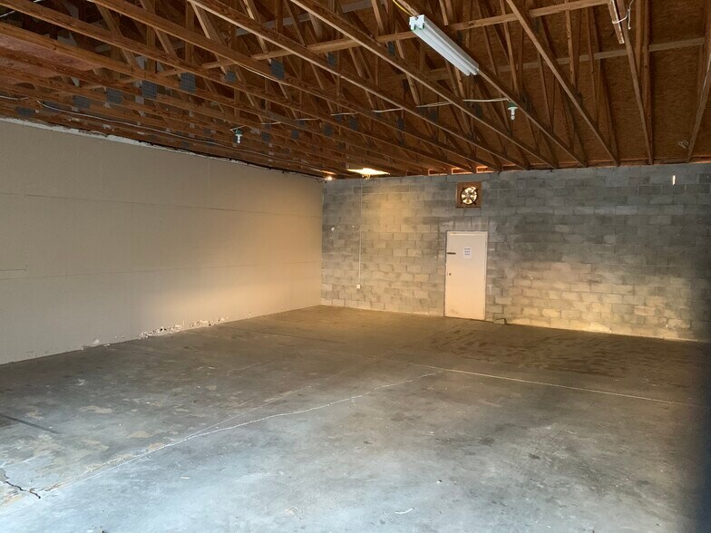 More Photos Of 3562-3570 NW 97th Blvd, Gainesville Distribution For Lease