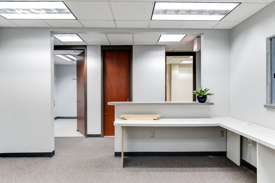 More Photos Of 8917 Fargo Rd, Richmond Office For Lease