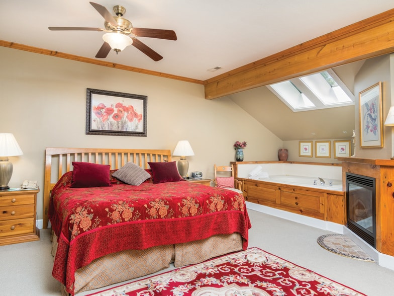 More Photos Of 86 Lily Pad Ln, Flat Rock Hotel For Sale