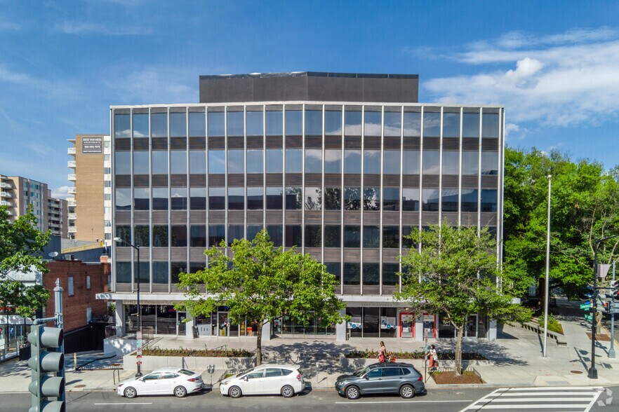 More Photos Of 4201 Connecticut Ave NW, Washington Office For Lease