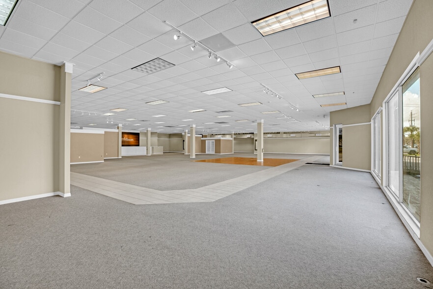 More Photos Of 1610 US Highway 1, Vero Beach Freestanding For Lease