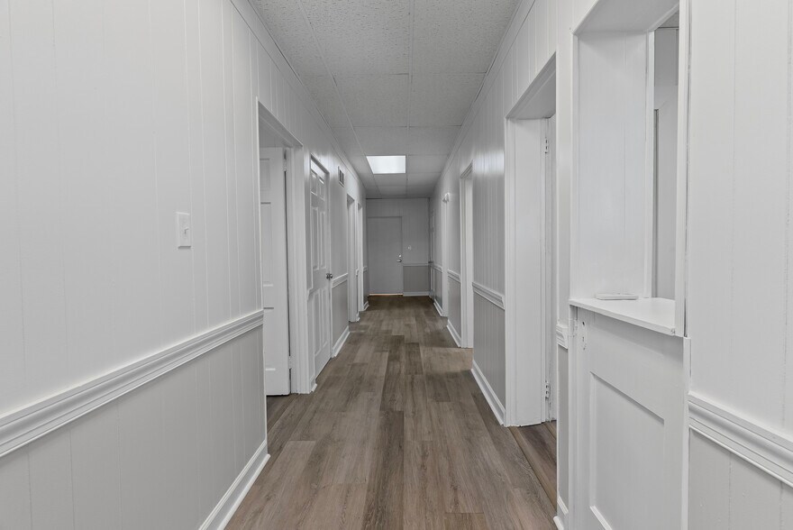 More Photos Of 525 7th St, Altavista Office For Sale