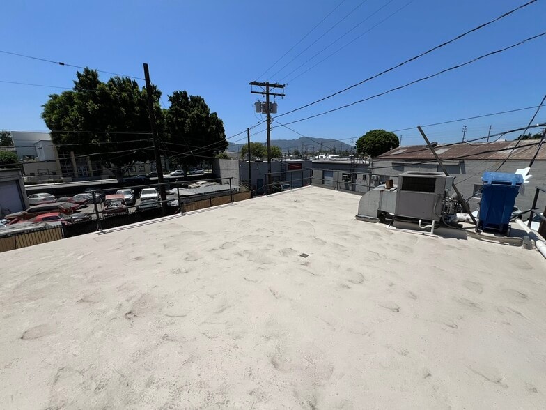 More Photos Of 413 N Moss St, Burbank Light Manufacturing For Sale