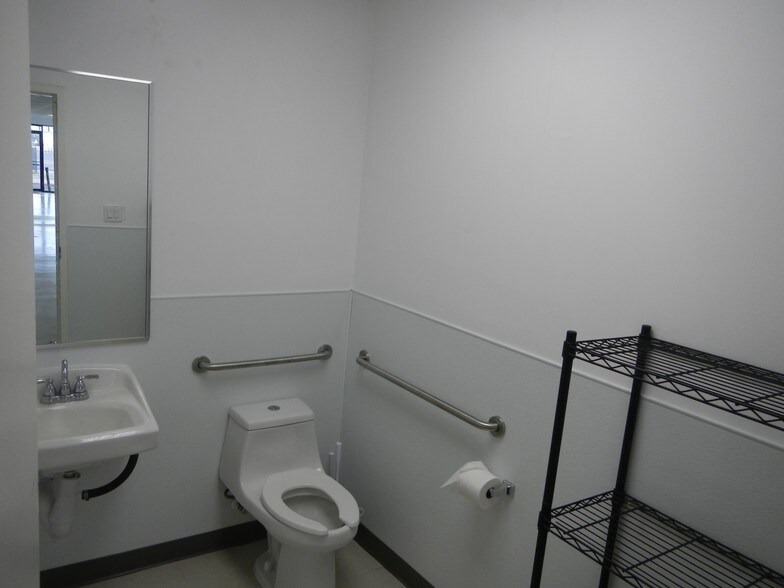 More Photos Of 6734 Larkwood Dr, Houston Freestanding For Lease