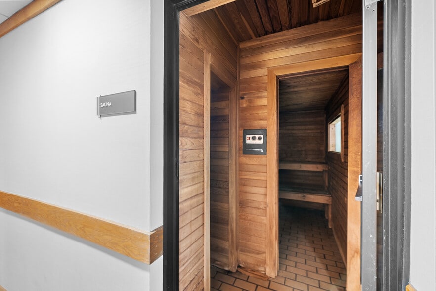 More Photos Of 21700 West Rd, Woodhaven Hotel For Sale