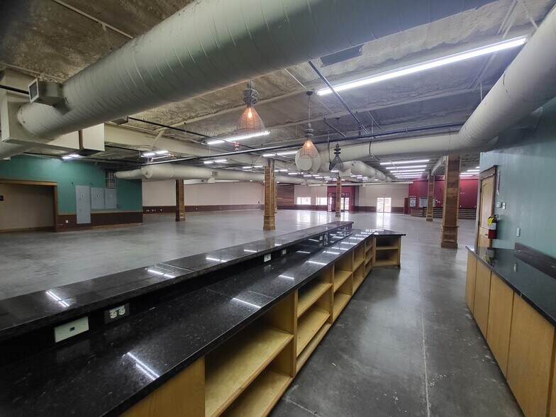 More Photos Of 800 S International Blvd, Hidalgo Freestanding For Lease