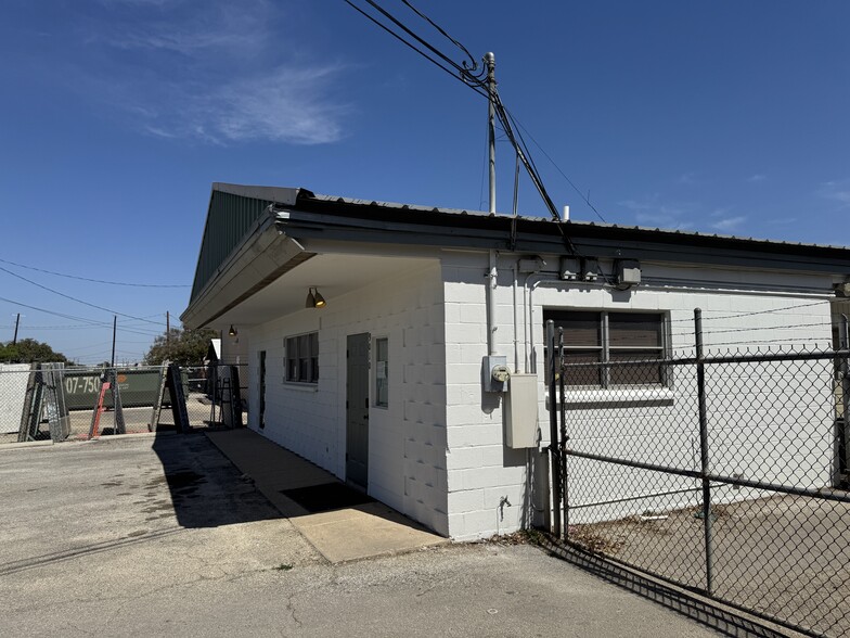 More Photos Of 9010 Aero St, San Antonio Light Manufacturing For Sale