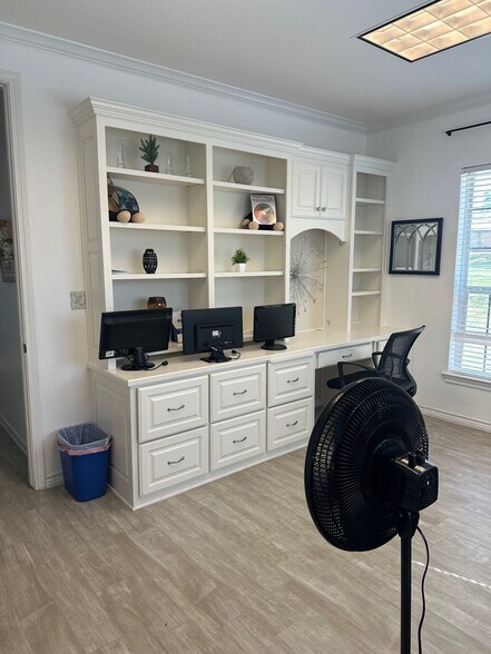 More Photos Of 1000 W State Highway 6, Waco Office For Lease