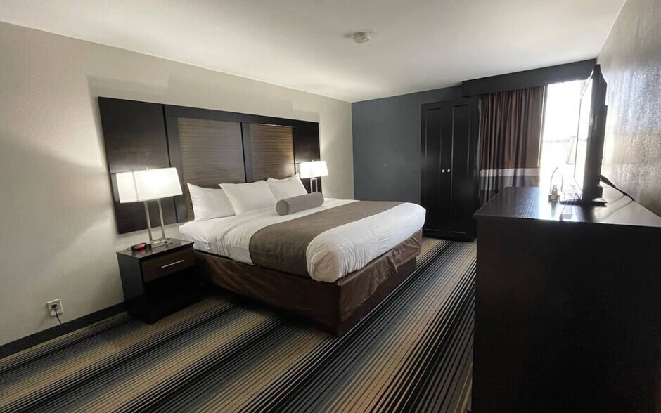 More Photos Of 2311 N Shadeland Ave, Indianapolis Hotel For Sale