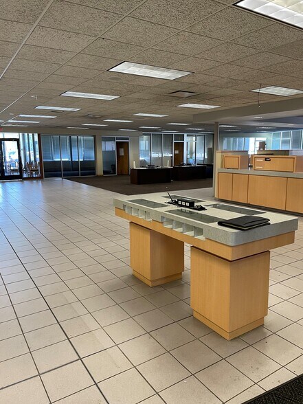 More Photos Of 7525 W Madison St, Forest Park Storefront Retail Office For Lease