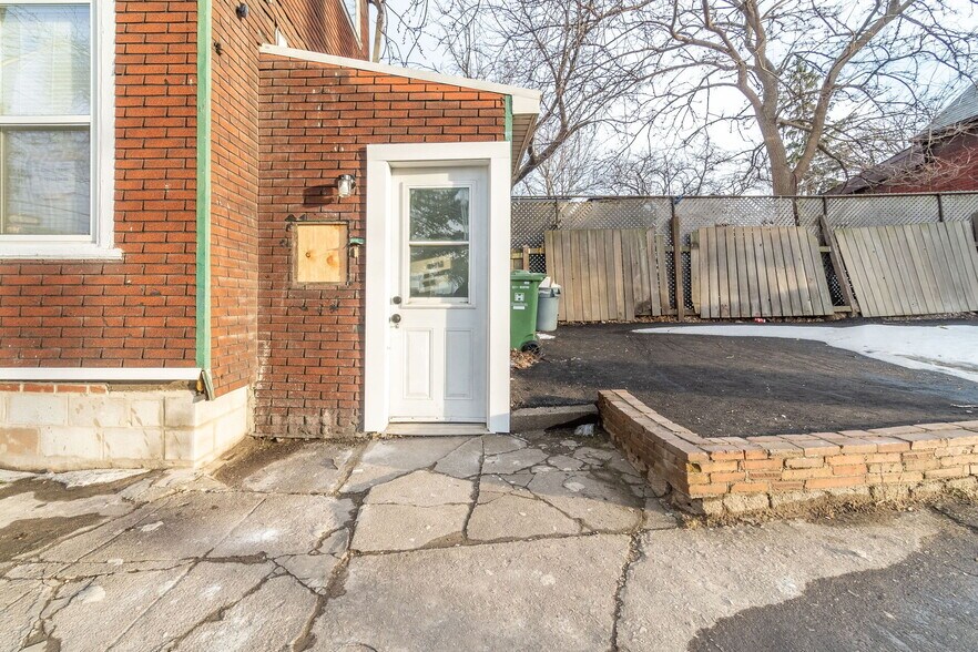 More Photos Of 910 Burlington St E, Hamilton Apartments For Sale