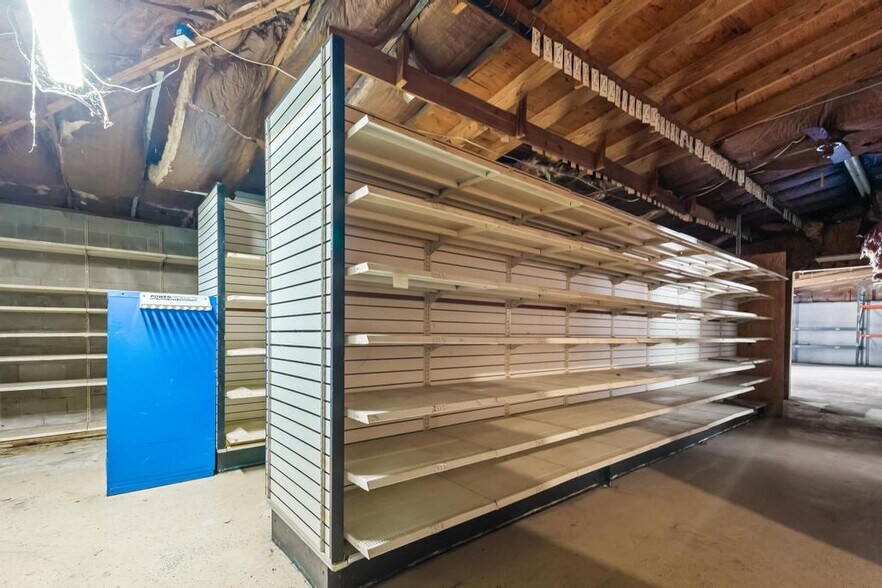 More Photos Of 15928 County Road 108, Hilliard Service For Sale