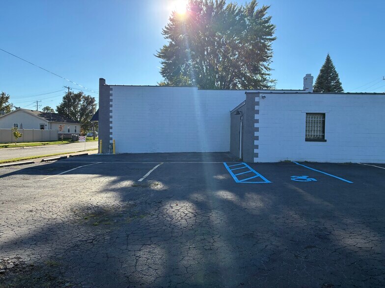 More Photos Of 10118 Eagle St, Dearborn Industrial For Sale