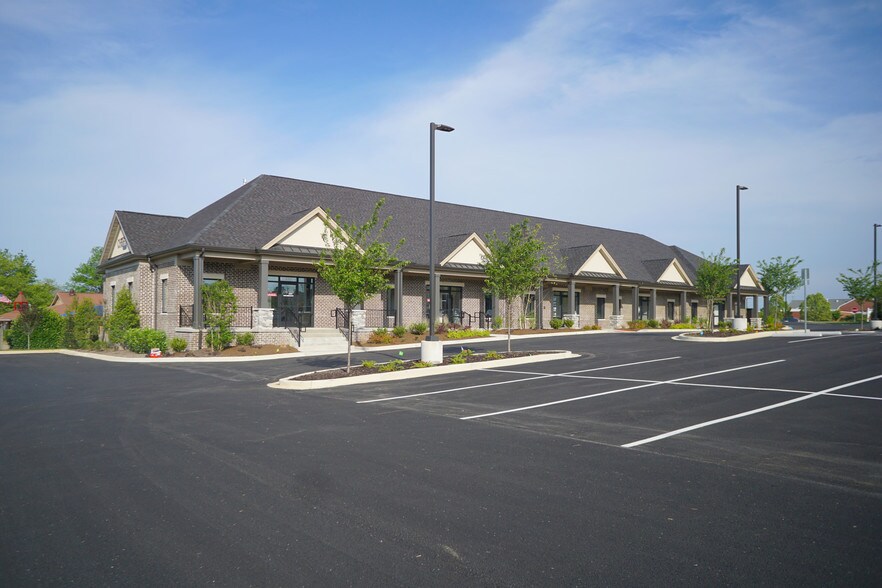 More Photos Of 132 Maple Row Blvd, Hendersonville Office For Lease