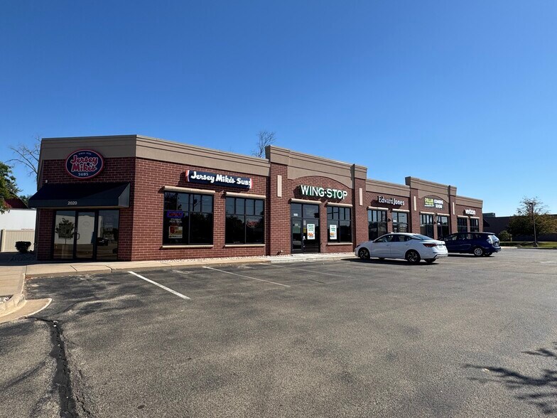 More Photos Of 2000-2010 Jackson St, Oshkosh General Retail For Lease