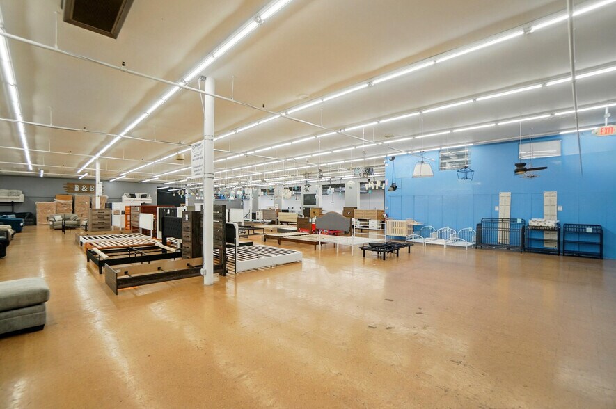 More Photos Of 50 Eswin St, Cincinnati Freestanding For Sale