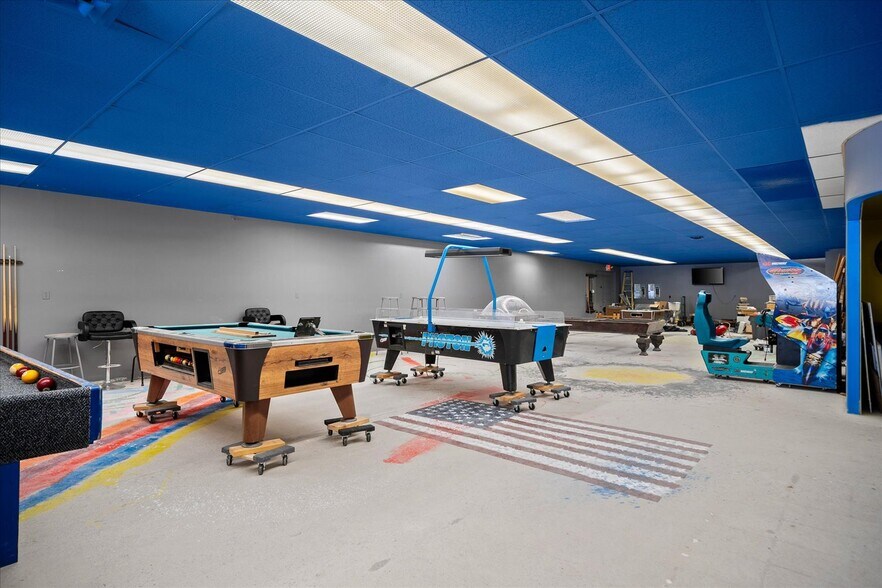 More Photos Of 120-124 E Crawford St, Deer Park Freestanding For Sale