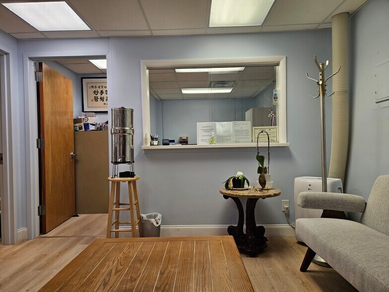 More Photos Of 230 Hilton Ave, Hempstead Medical For Sale