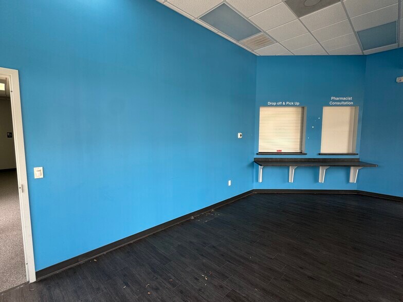 More Photos Of 10781 Park Blvd, Seminole Unknown For Lease
