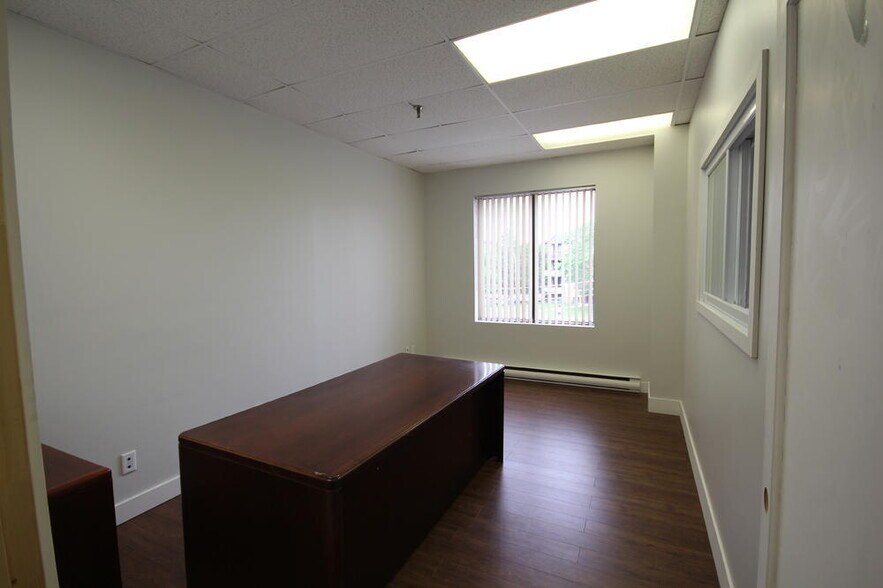 More Photos Of 6185 Boul Taschereau, Brossard Storefront Retail Office For Lease