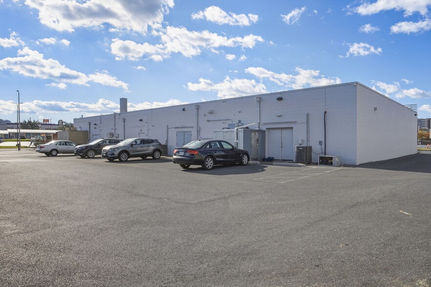 More Photos Of 1550 E Market St, Harrisonburg Storefront Retail Office For Lease