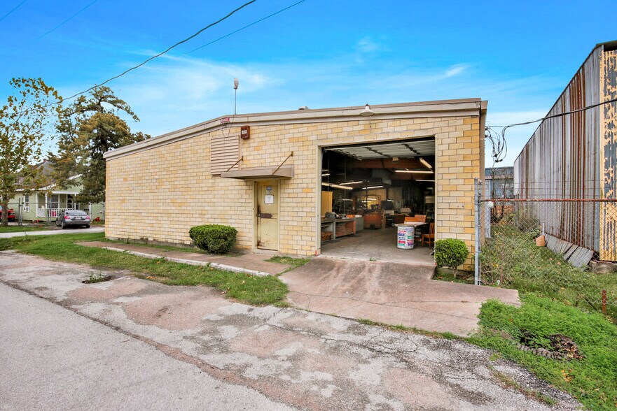 More Photos Of 115 Engel St, Houston Flex For Sale
