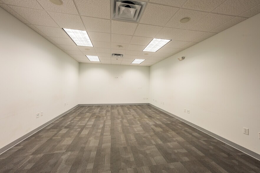 More Photos Of 5555 Northwest Pky, San Antonio Office For Lease
