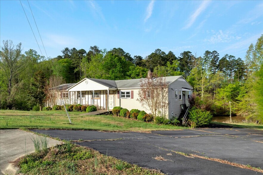 More Photos Of 1055 L P Bailey Memorial Hwy, Halifax General Retail For Sale